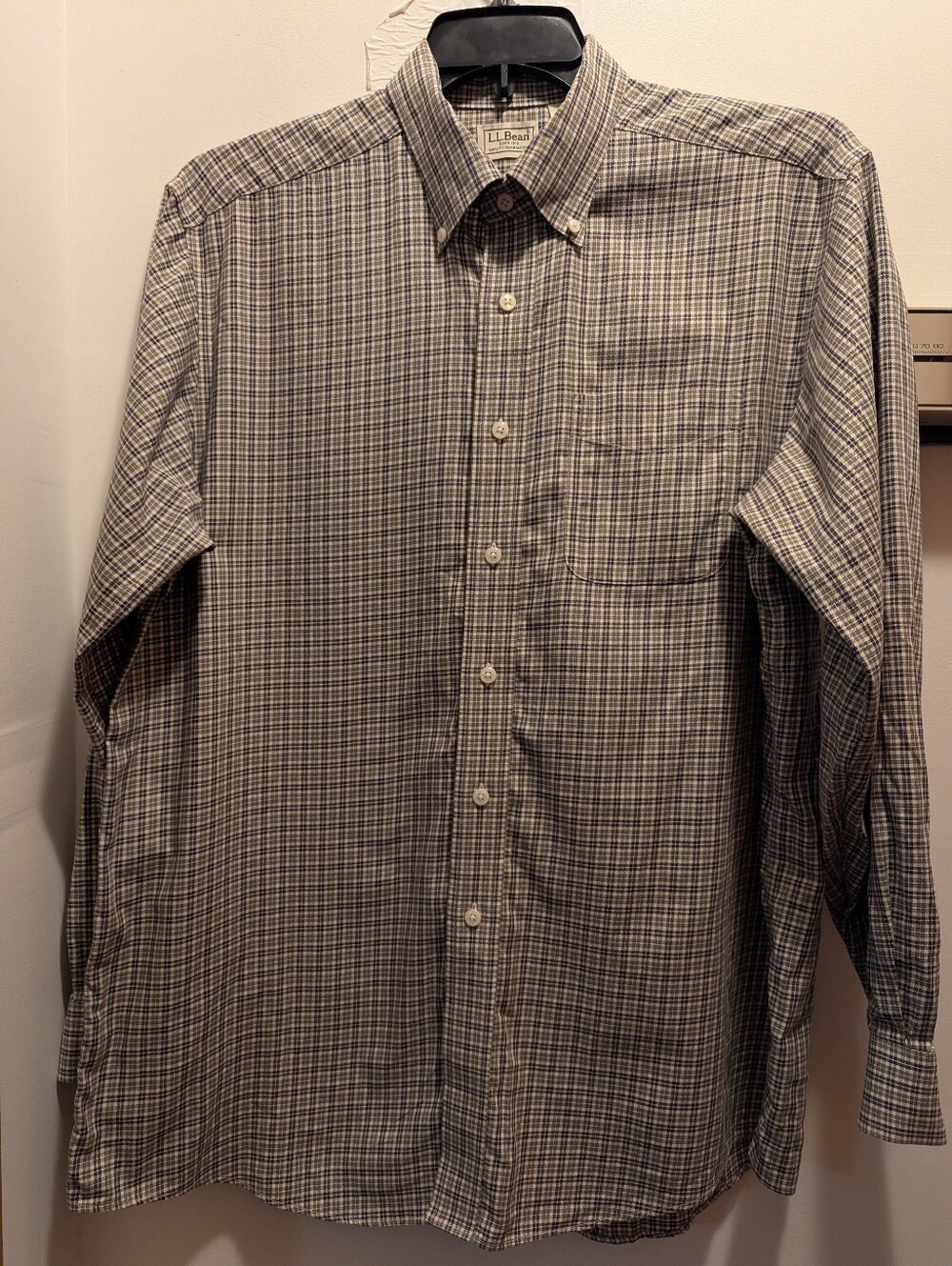 L.L. Bean Men’s Large Button-Down Long Sleeve Plaid Shirt in Green and Blue